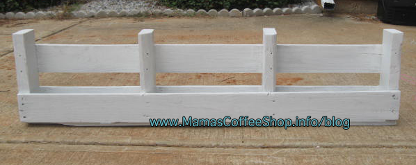 painted-white-wooden-pallet