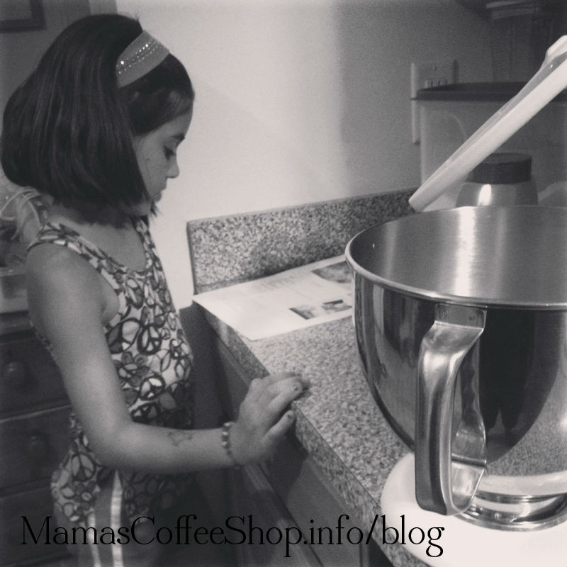 MamasCoffeeShop-HelpingInTheKitchen