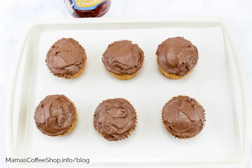 alligator cupcakes